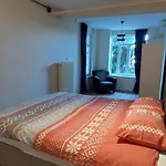 Stone Garden Apartment In The Heart Of The City