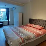 Stone Garden Apartment In The Heart Of The City