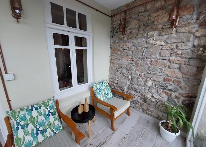 Stone Garden Apartment In The Heart Of The City